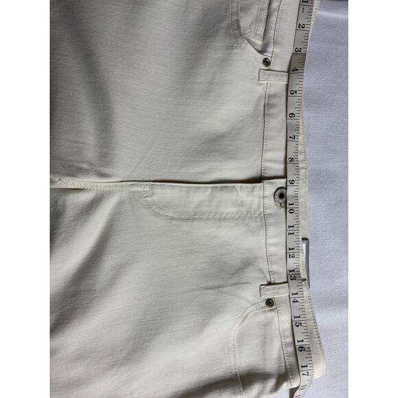 Chico's Platinum Denim Ivory Ultimate Fit Slim Leg Jeans Size 2.5 14 NWT - Picture 7 of 11
